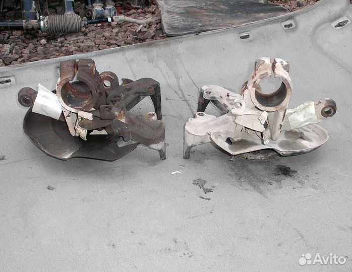 Кулак поворотный правый в сборе VW Polo 04г 1.4 16