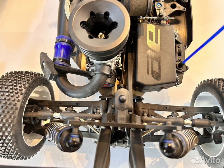 Багги 1/8 нитро associated RC8.2 RS 4WD 2.4GHZ