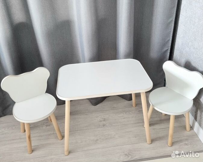 Детский стол и 2стула