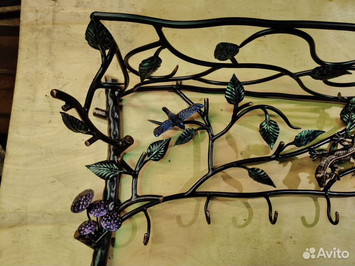 Кованые вешалка