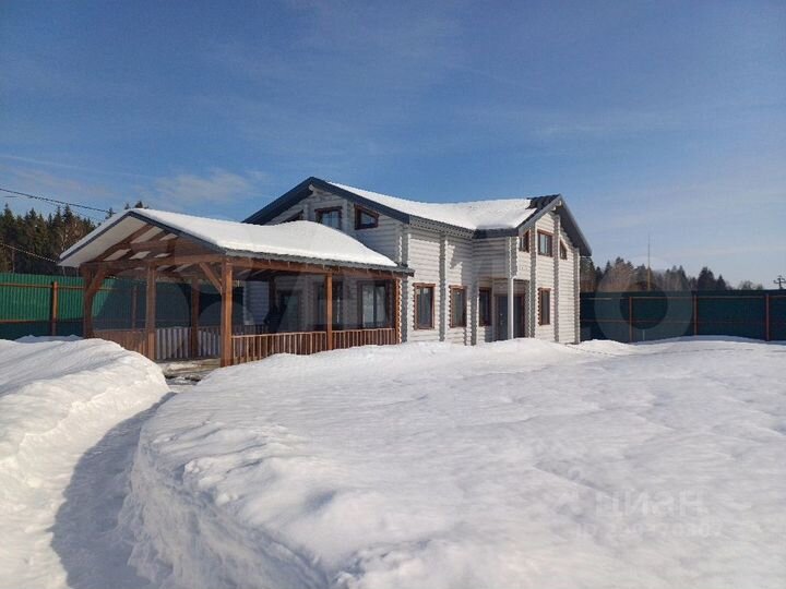 Коттедж 226,5 м² на участке 10,4 сот.