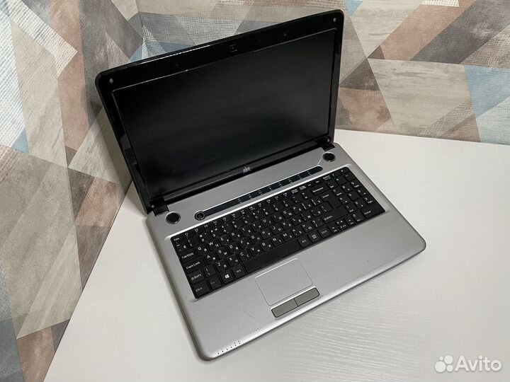 Ноутбук DNS/ 1 тб HDD/ 4гб озу