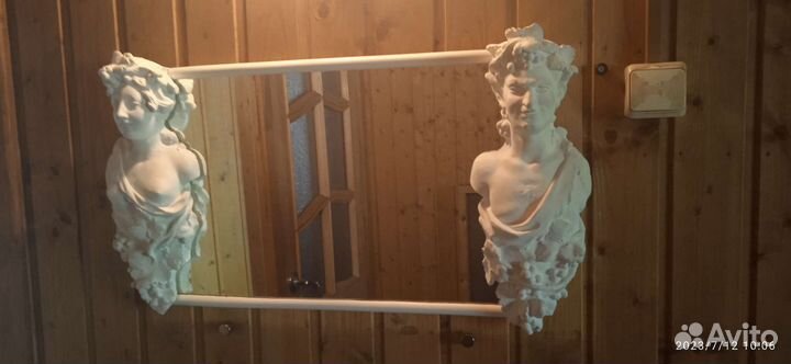 Зеркало в гипсовой раме