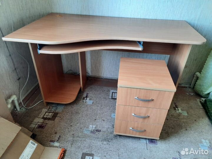 Компьютерный стол