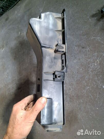 Крепление домкрата Audi A6 C6