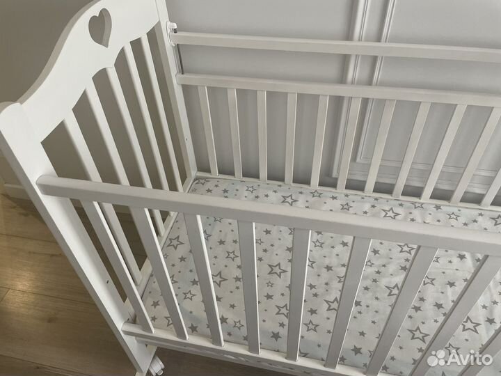 Детская кроватка с матрасом