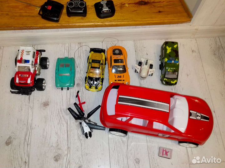 Машинки на пульте управления пакетом