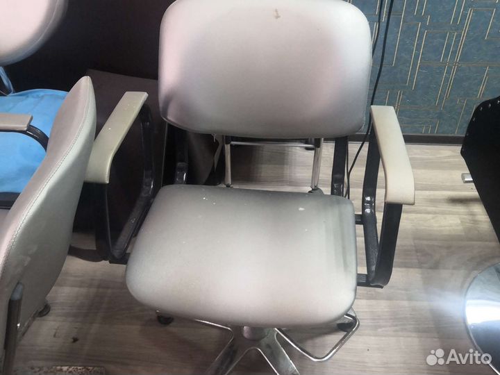 Парикмахерское кресло