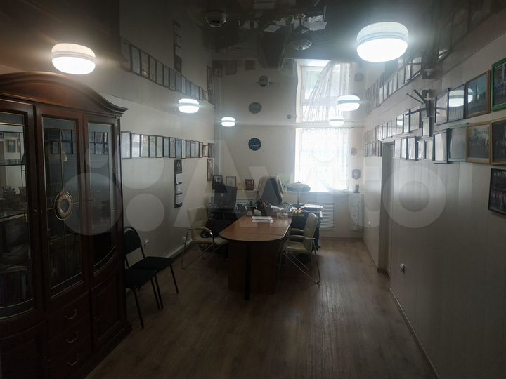 Офис с отдельным входом, 198.5 м²