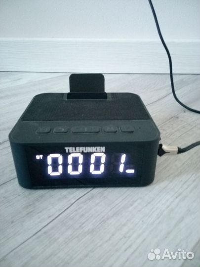 Настольные электронные часы telefunken