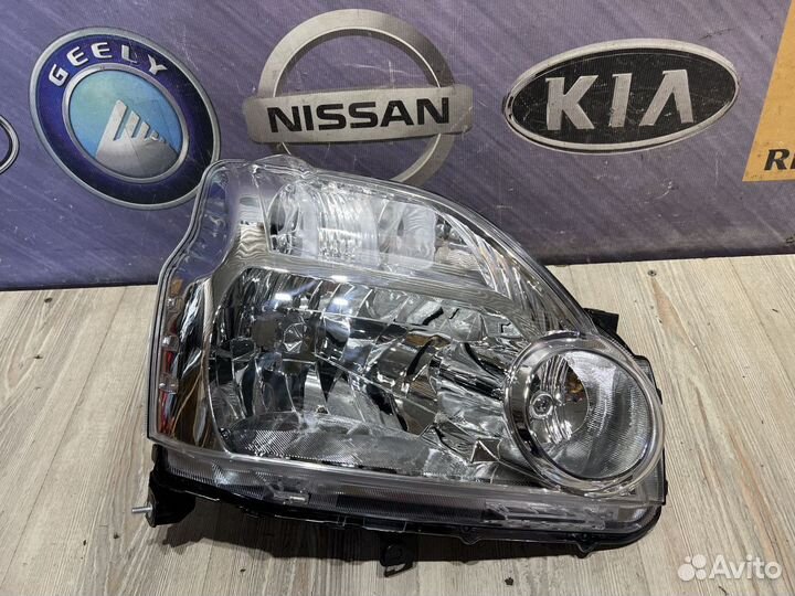 Фара Nissan X-trail T31 Прав