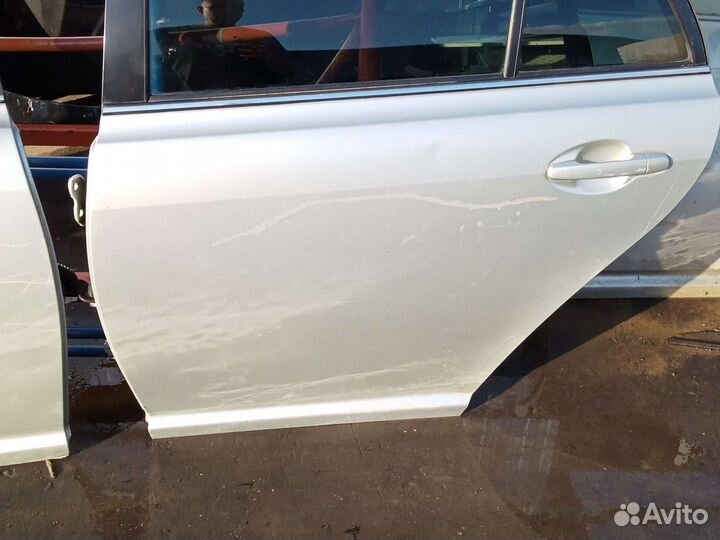Дверь задняя левая правая Toyota Avensis T25