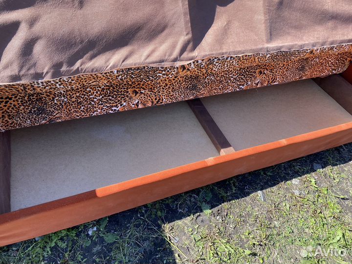 Диван книжка