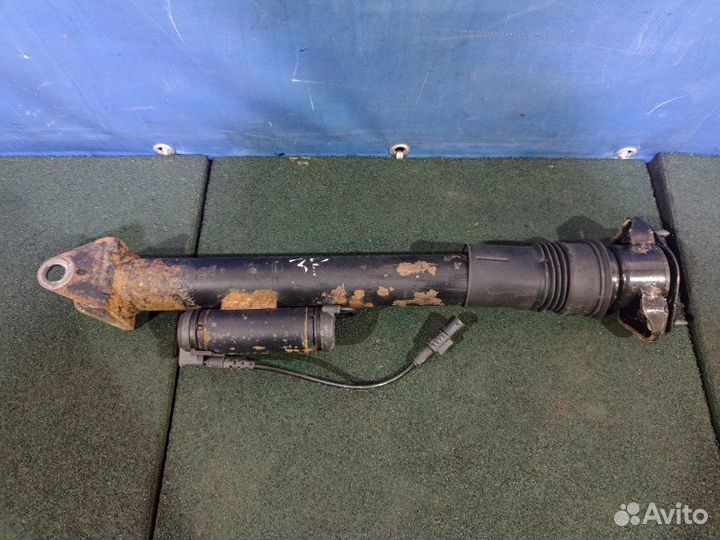 Стойка пневматическая задняя правая Mercedes-Benz