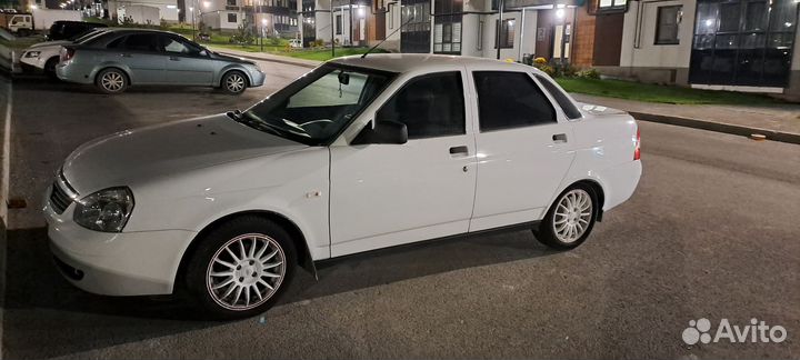 LADA Priora 1.6 МТ, 2010, битый, 250 000 км