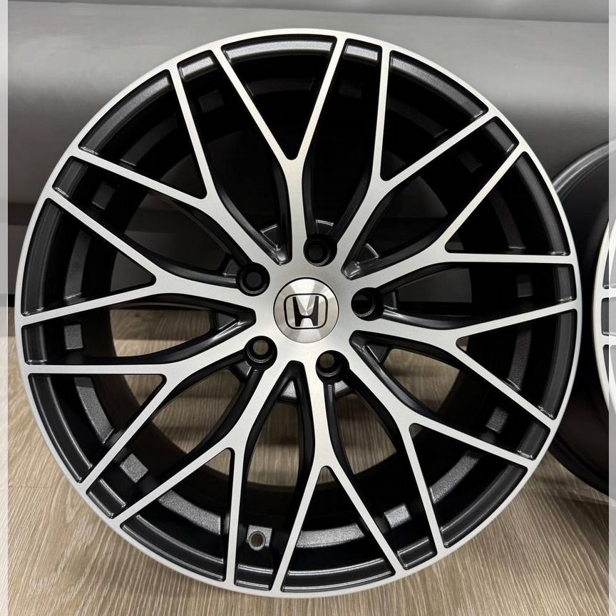 Литые диски Blitz 8×R18 5×114.3