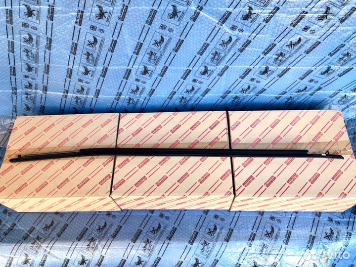 Молдинг двери передний левый Toyota Rav4 XA50