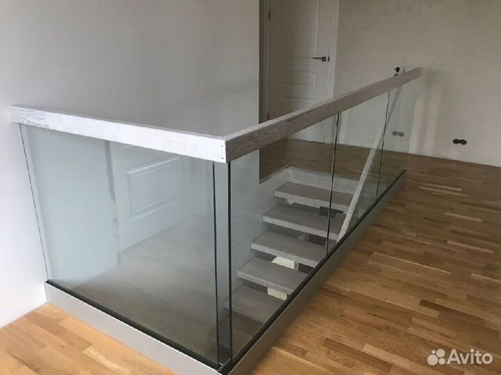 Стеклянные ограждения лесниц