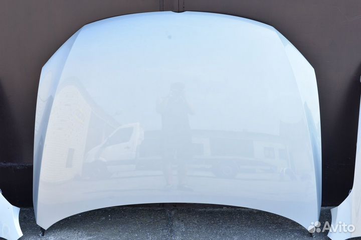 Капот Volkswagen Polo в цвет кузова