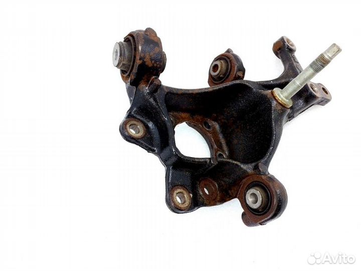 Кулак поворотный задний правый Toyota Camry XV70