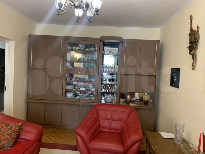 3-к. квартира, 100 м², 2/5 эт.