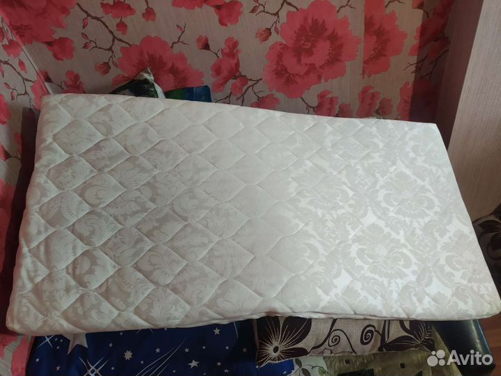 Матрас в детскую кроватку б/у