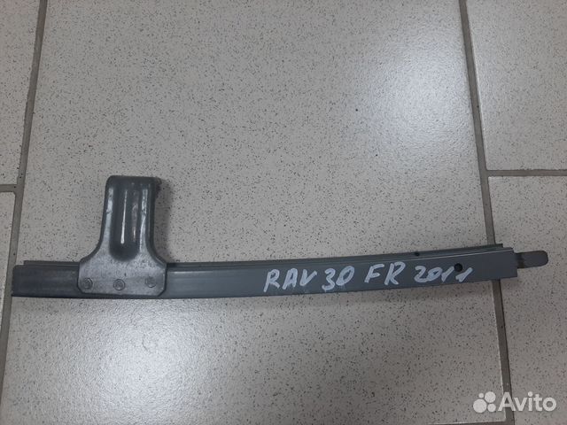 Направляющая стекла передняя правая RAV 4 2006-13
