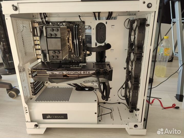 Corsair Crystal Series 570x White