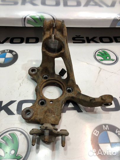 Кулак поворотный передний правый Skoda Octavia A7