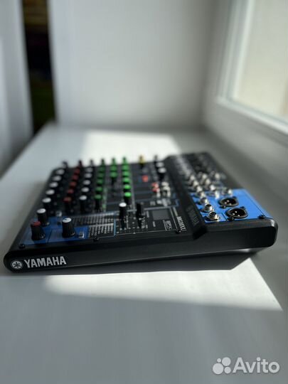 Микшерный пульт Yamaha MG10XU