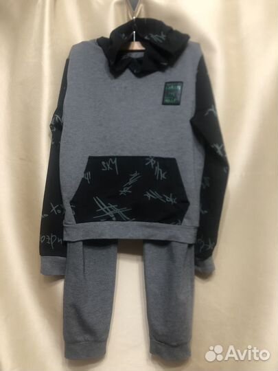 Костюм спортивный