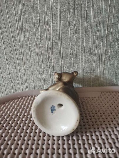 Фарфоровая статуэтка Бурый медведь (лфз)