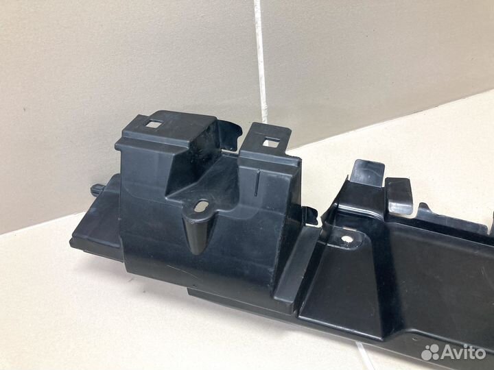 Дефлектор радиатора правый Toyota Camry V70