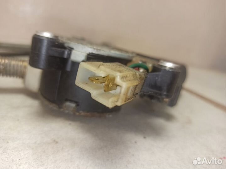 Стеклоподъемник электрический задний левый