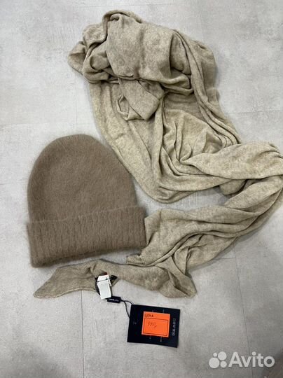 Шапка женская pinko палантин