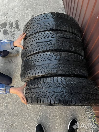 Hankook Winter I'Cept IZ2 215/65 R17