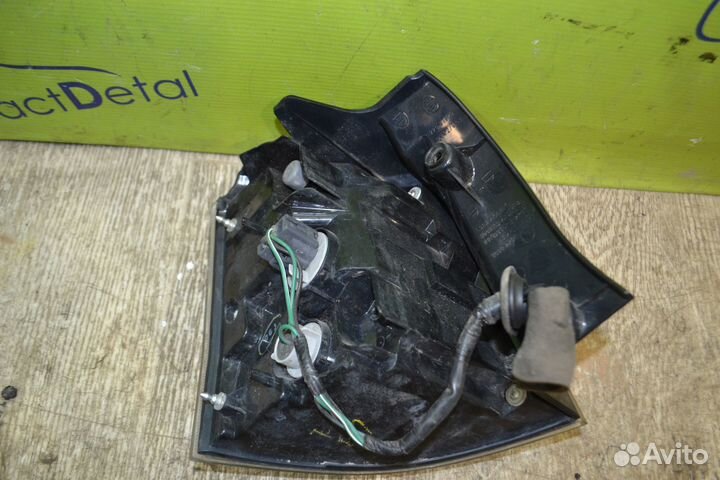 Фонарь правый Митсубиси Аутлендер хл 2006-2012