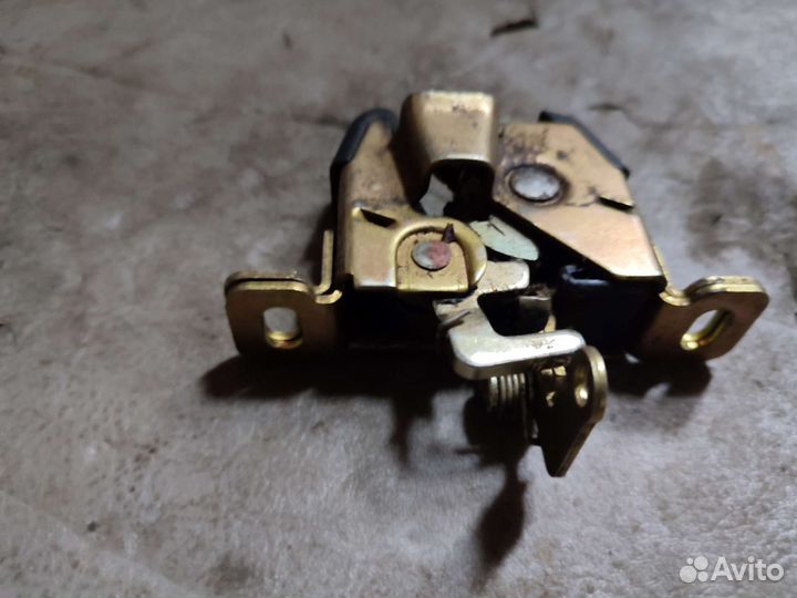 Замок багажника Вольво 460