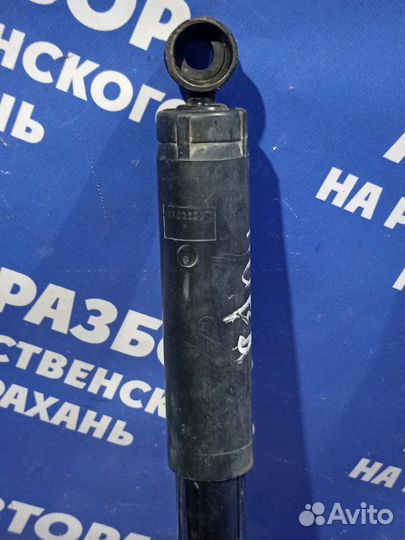 Задний амортизатор Ваз Нива 2121 внедорожник 2121