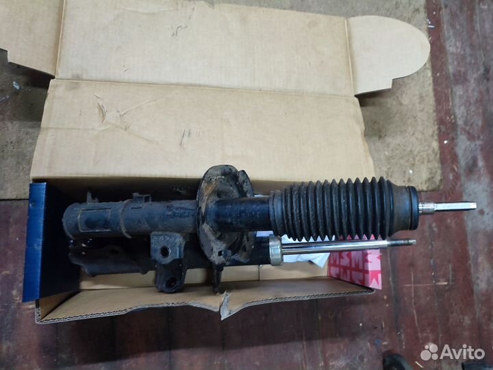 Амортизаторы передние (стойки) Kia Rio 3