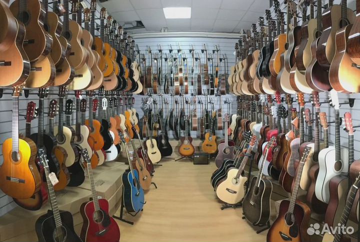 Трансакустическая гитара Yamaha + Аксессуар