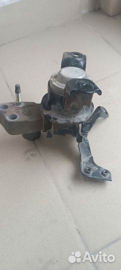 Подушка двигателя передняя правая Toyota Corolla