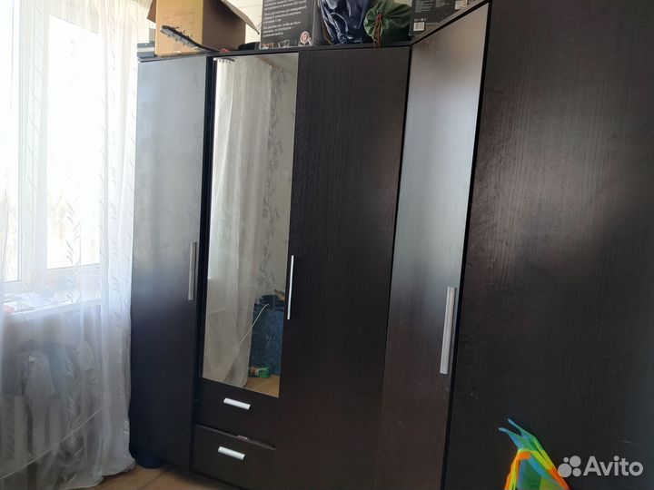 Угловой шкаф