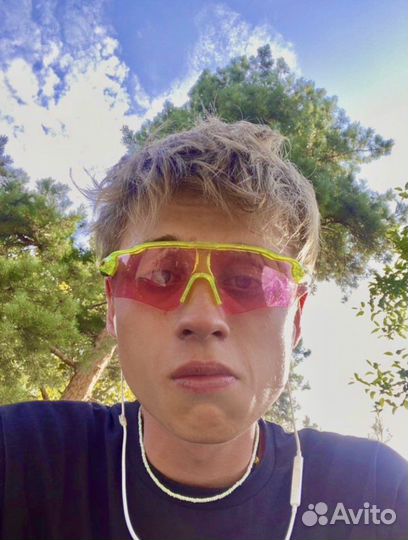 Розовые спортивные очки