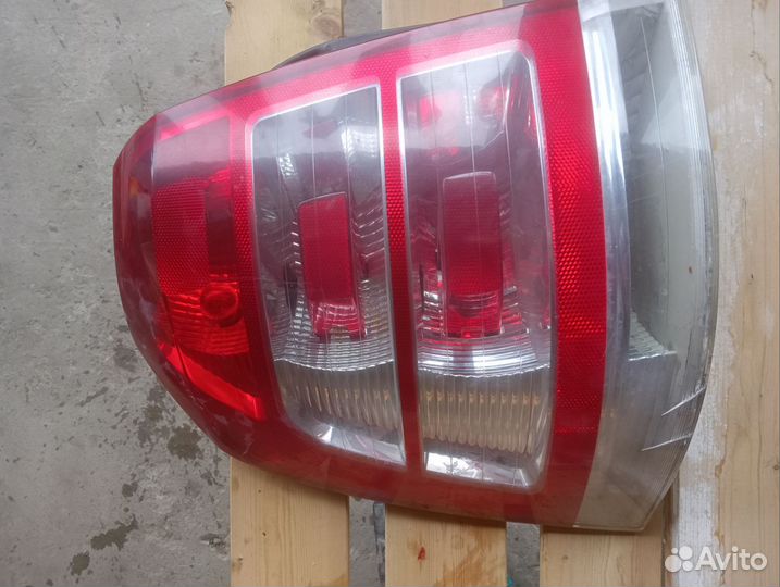 Задняя левая фара