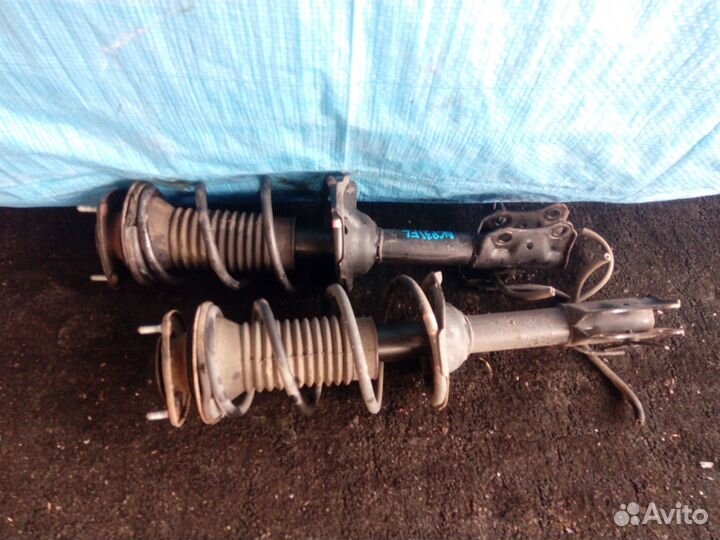 Стойка перед c Toyota bB NCP31 1NZ-FE