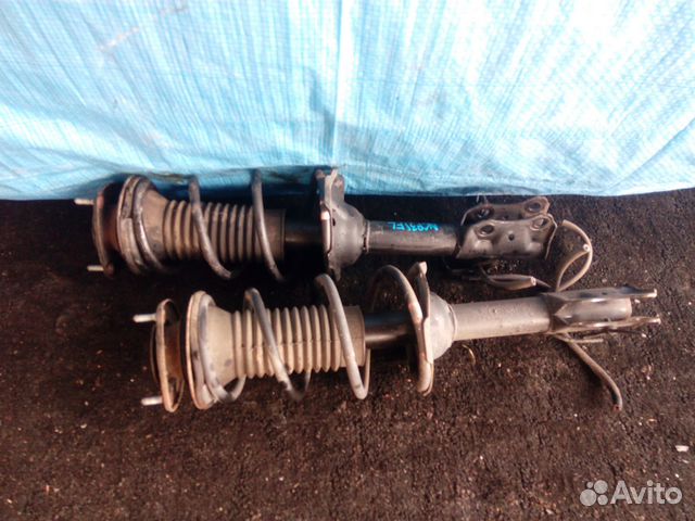 Стойка перед c Toyota bB NCP31 1NZ-FE