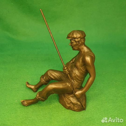 Статуэтка бронзовая Рыбак с удочкой