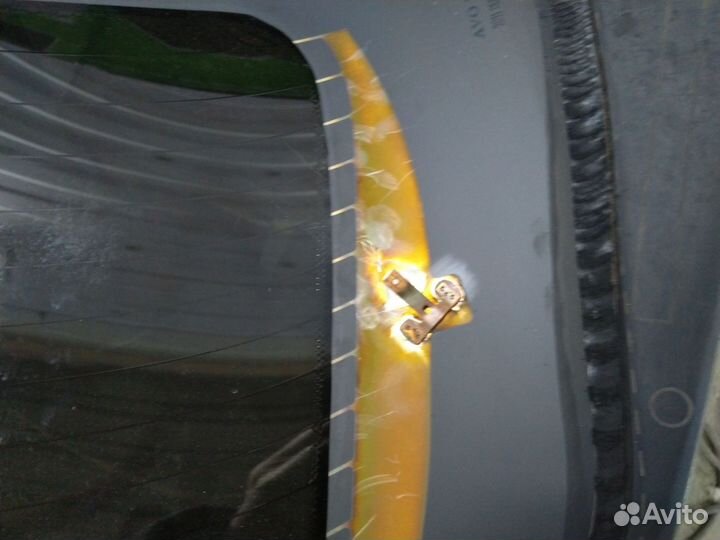 Заднее стекло Opel Astra J 3х .дв