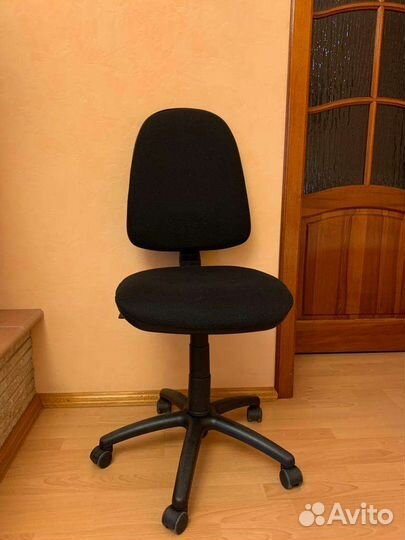 Компьютерное кресло без подлокотников